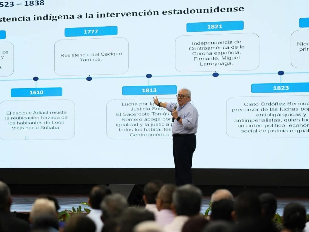 El funcionario oficialista Porras presenta reformas a pastores evangélicos. Fuente El 19 Digital